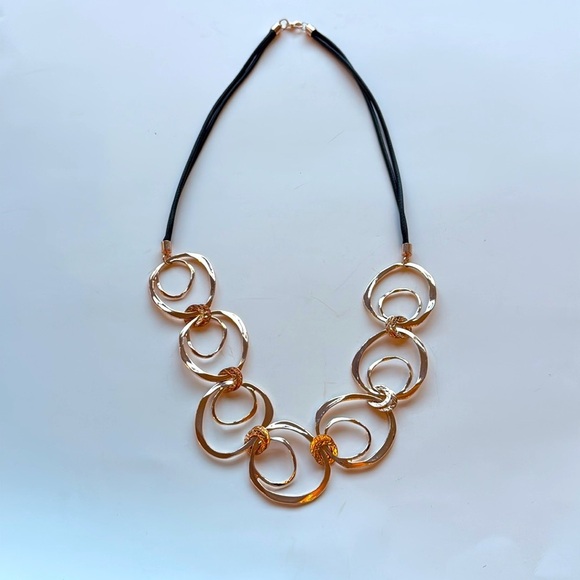 Elegant Rose Gold Circle Link Necklace - Picture 2 of 5